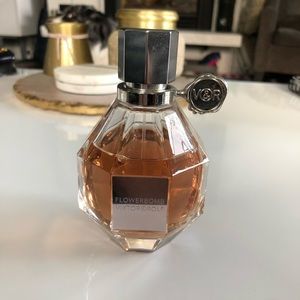 Viktor & Rolf Flowerbomb perfume